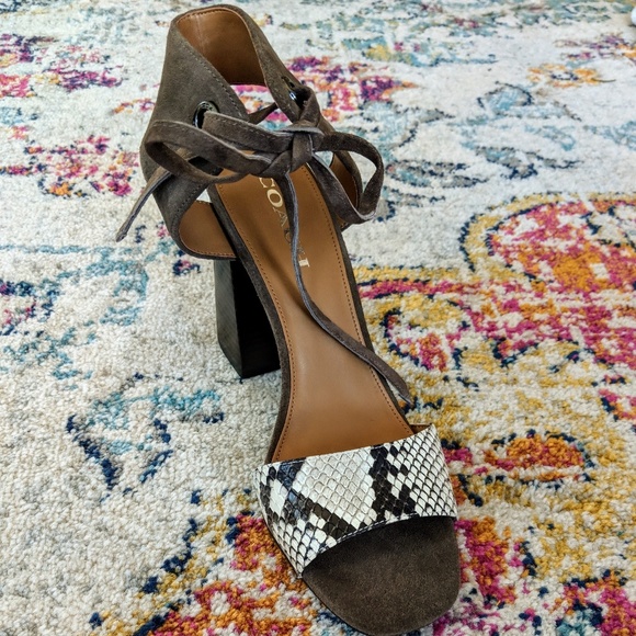 GUC 👠 Coach Madison Block Heel IN Snakeskin - Picture 2 of 5
